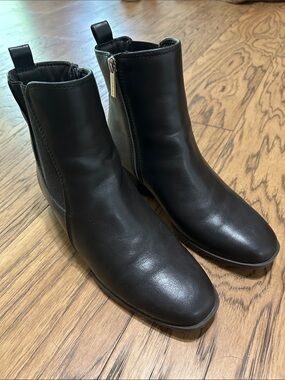Sz 6.5 Anne Klein Black Leather Ankle Booties with Side Zip